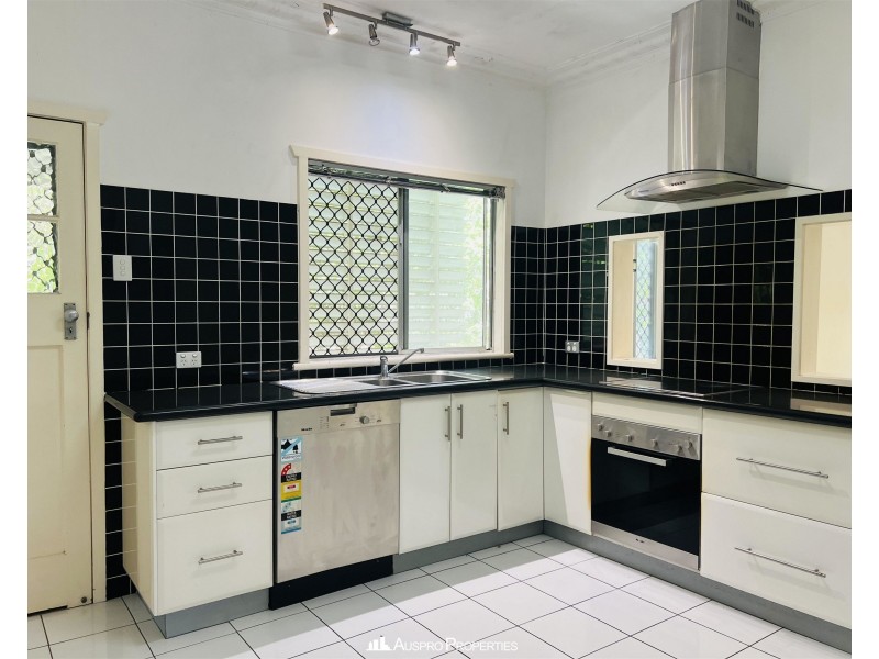 170 Macrossan Avenue, Norman Park QLD 4170