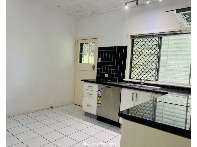 170 Macrossan Avenue, Norman Park QLD 4170