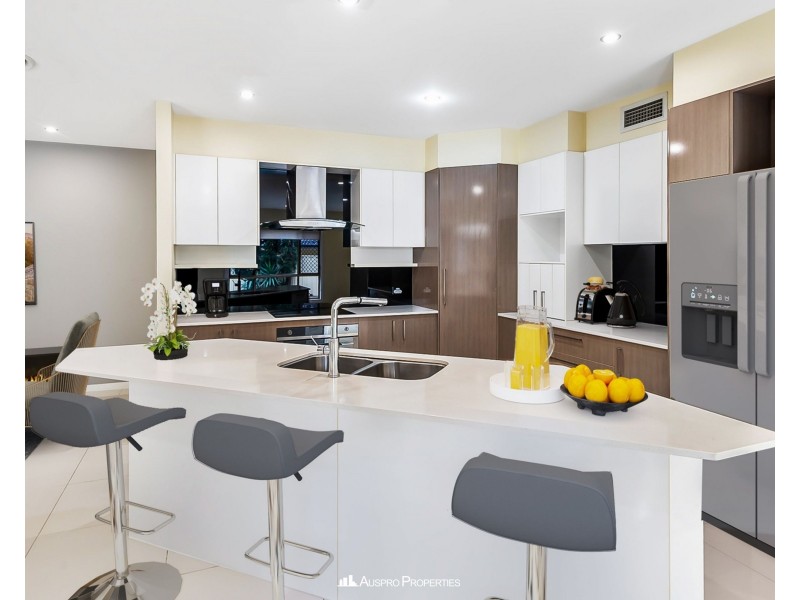 24 Saint Tropez Place, Forest Lake QLD 4078