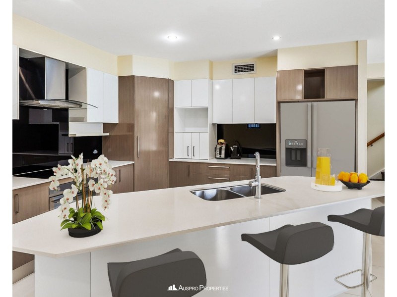 24 Saint Tropez Place, Forest Lake QLD 4078