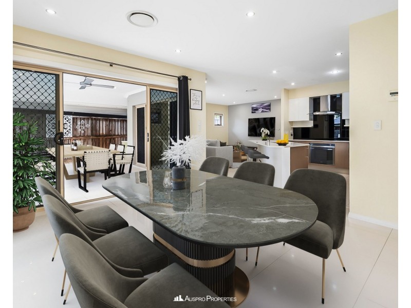 24 Saint Tropez Place, Forest Lake QLD 4078