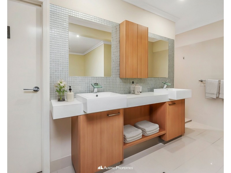 24 Saint Tropez Place, Forest Lake QLD 4078