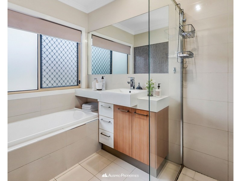24 Saint Tropez Place, Forest Lake QLD 4078