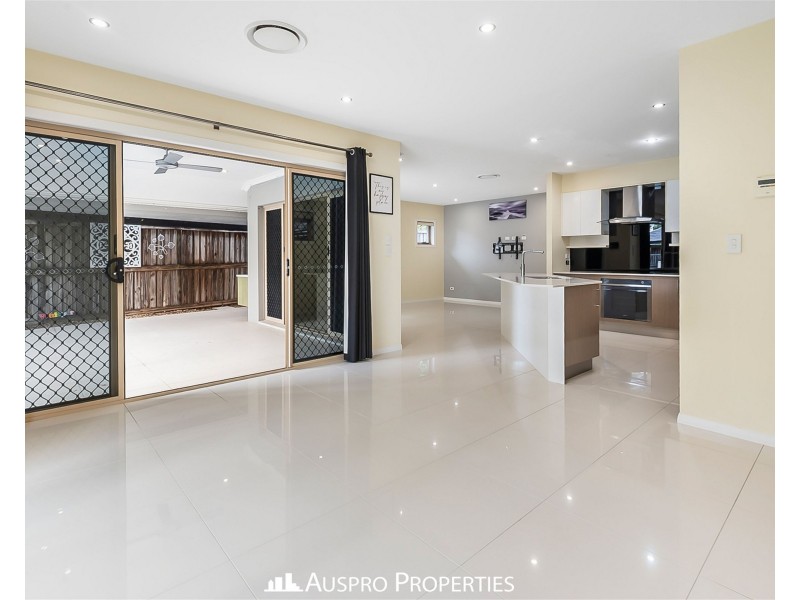 24 Saint Tropez Place, Forest Lake QLD 4078
