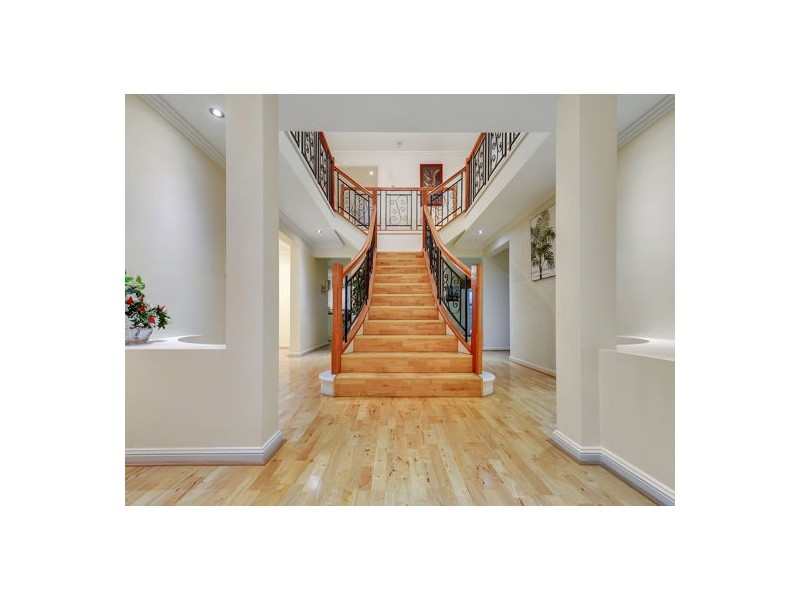 11 Mount Archer Road, Parkinson QLD 4115