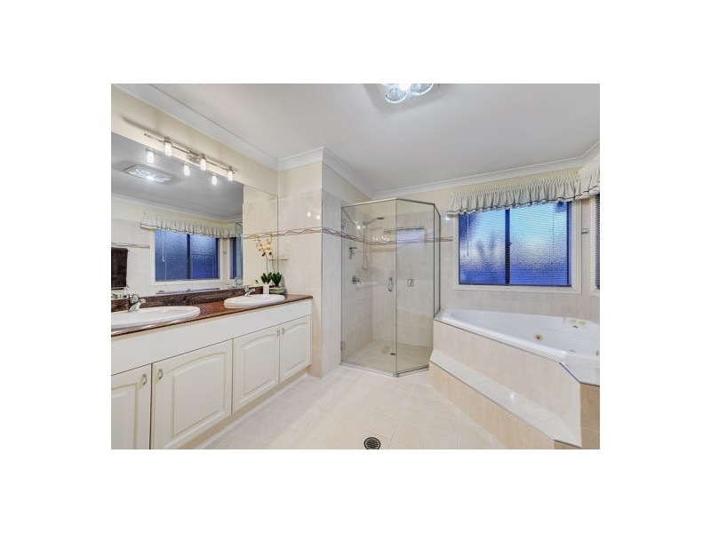 11 Mount Archer Road, Parkinson QLD 4115