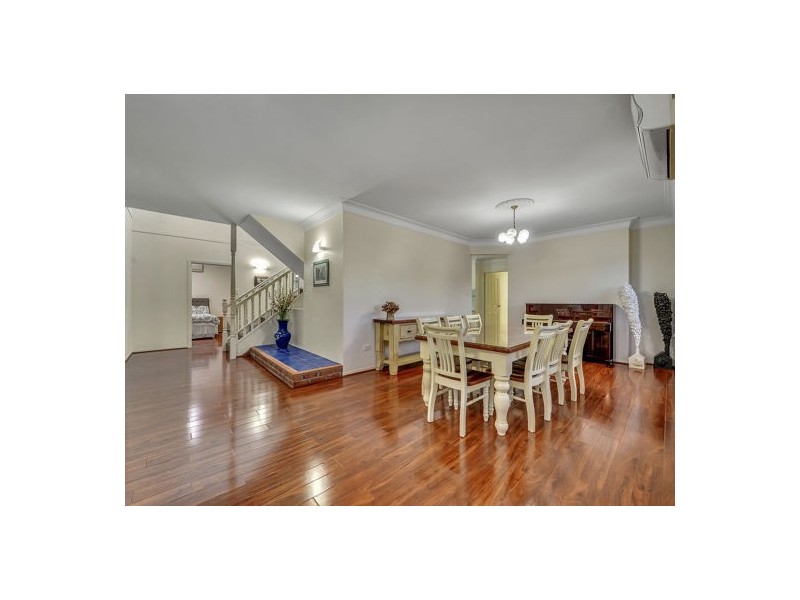 1 Stoddart Court, Carindale QLD 4152