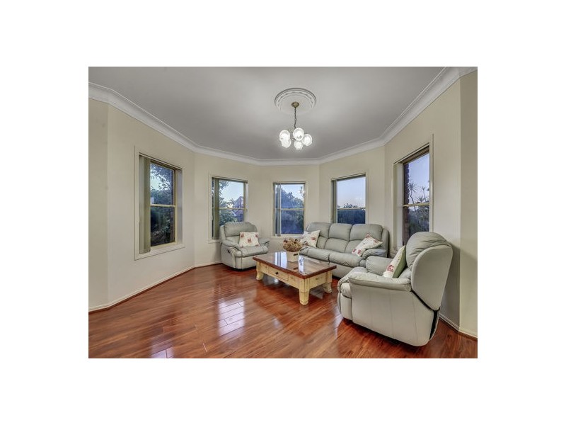 1 Stoddart Court, Carindale QLD 4152