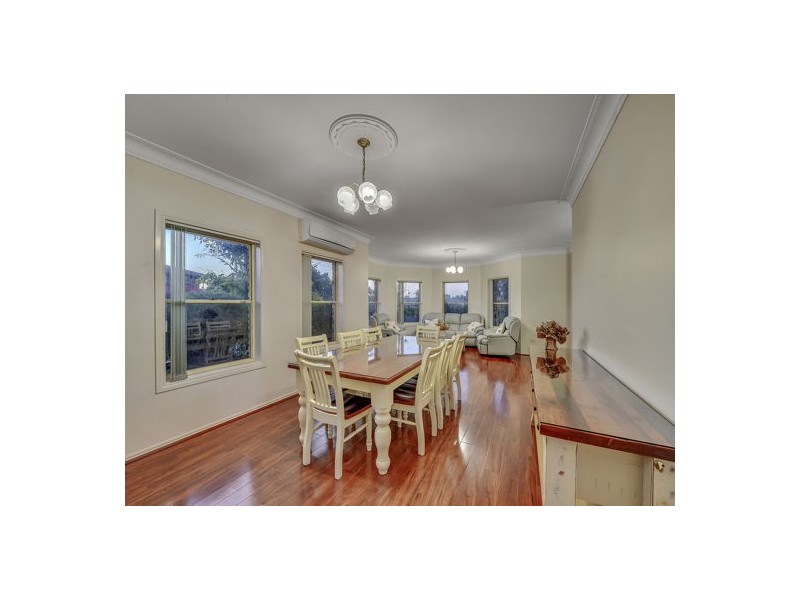 1 Stoddart Court, Carindale QLD 4152