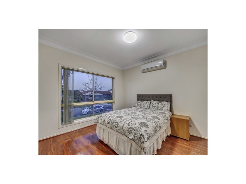 1 Stoddart Court, Carindale QLD 4152