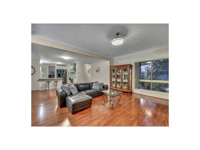 1 Stoddart Court, Carindale QLD 4152
