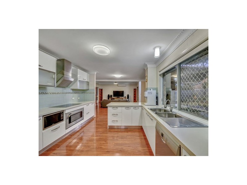 1 Stoddart Court, Carindale QLD 4152