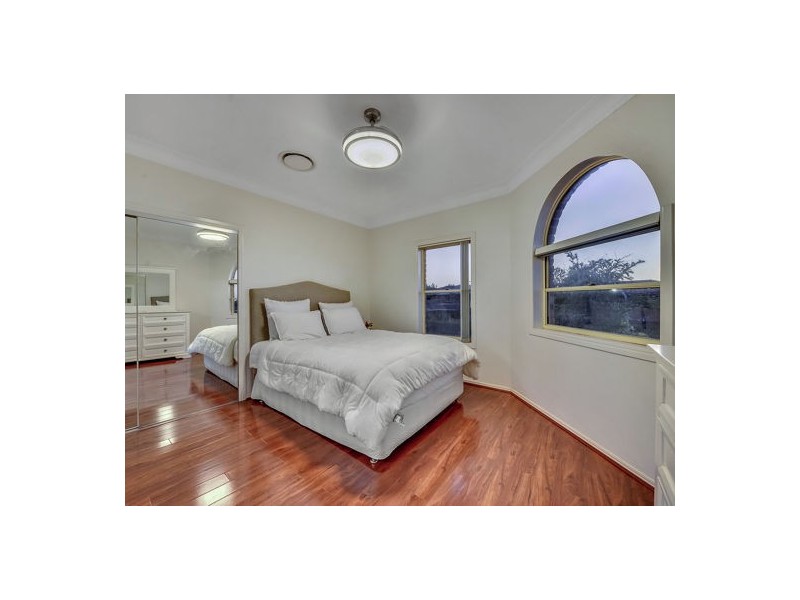 1 Stoddart Court, Carindale QLD 4152