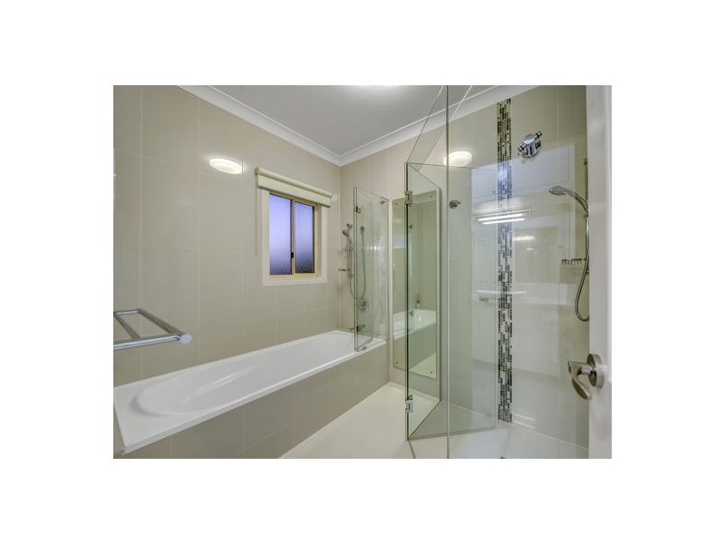 1 Stoddart Court, Carindale QLD 4152