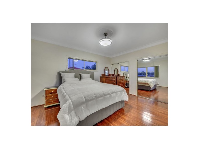 1 Stoddart Court, Carindale QLD 4152