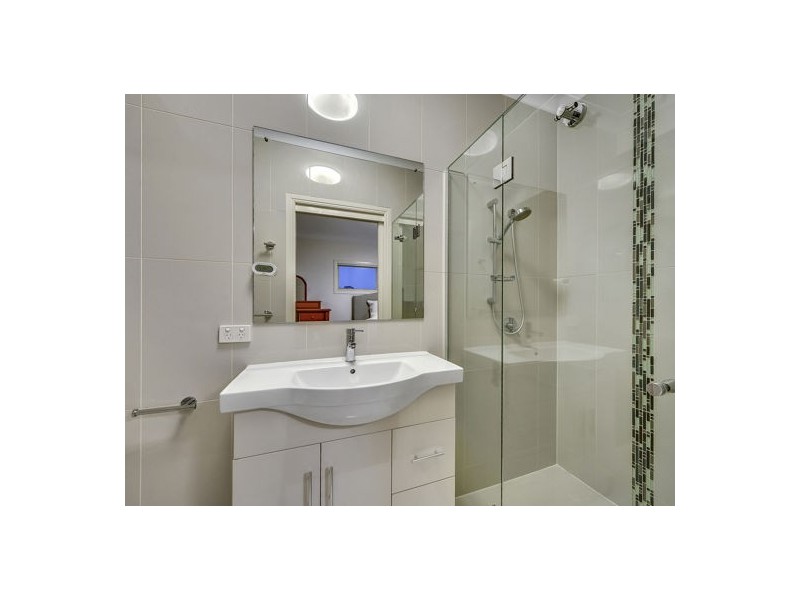 1 Stoddart Court, Carindale QLD 4152