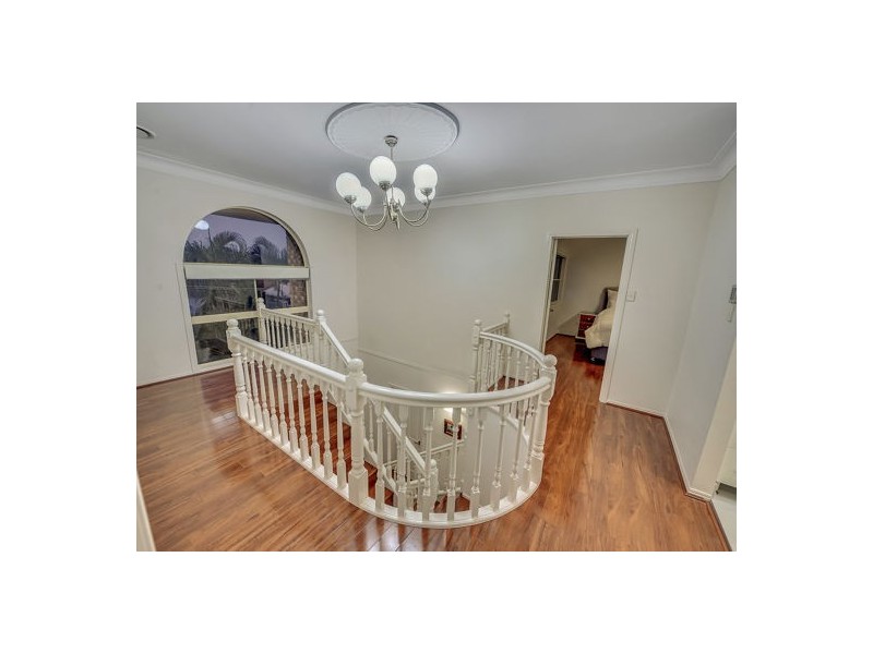 1 Stoddart Court, Carindale QLD 4152