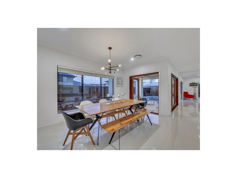 18 Dell Street, Rochedale QLD 4123