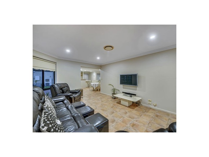 196 Lancaster Circuit, Stretton QLD 4116