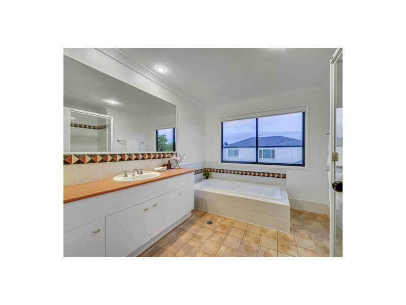 180 Lancaster Circuit, Stretton QLD 4116