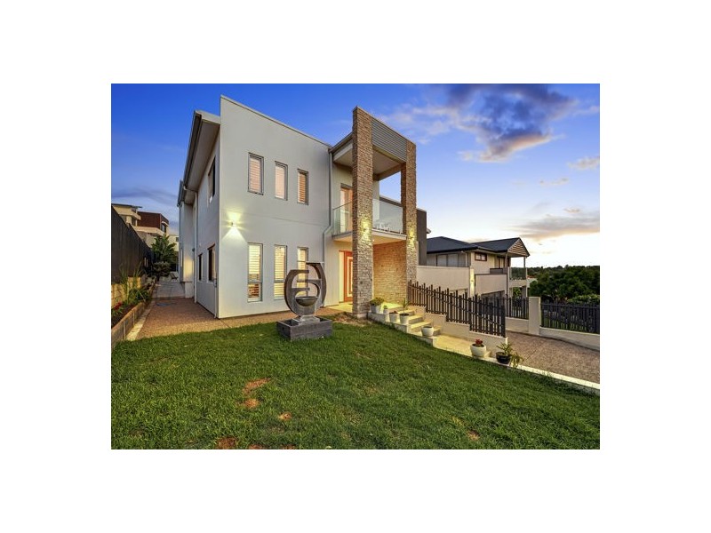 93 Amersham Crescent, Carindale QLD 4152