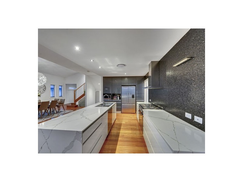 93 Amersham Crescent, Carindale QLD 4152