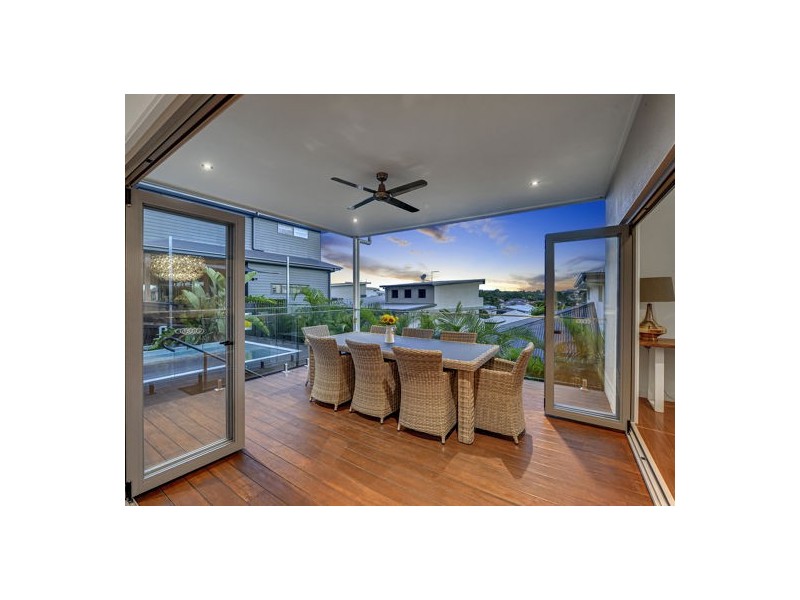 93 Amersham Crescent, Carindale QLD 4152