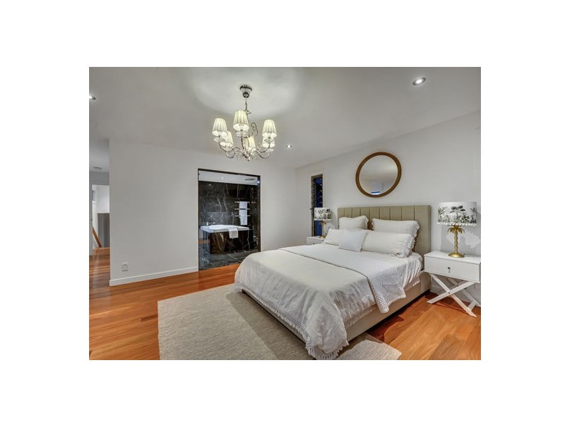 93 Amersham Crescent, Carindale QLD 4152