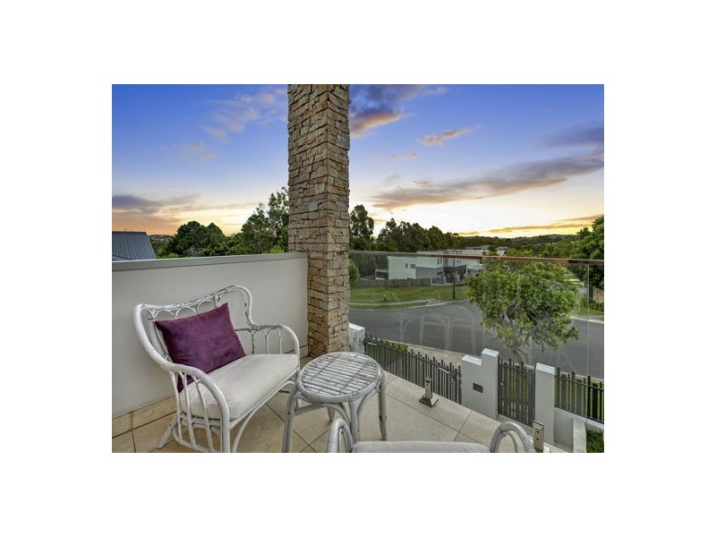 93 Amersham Crescent, Carindale QLD 4152