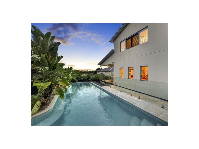 93 Amersham Crescent, Carindale QLD 4152