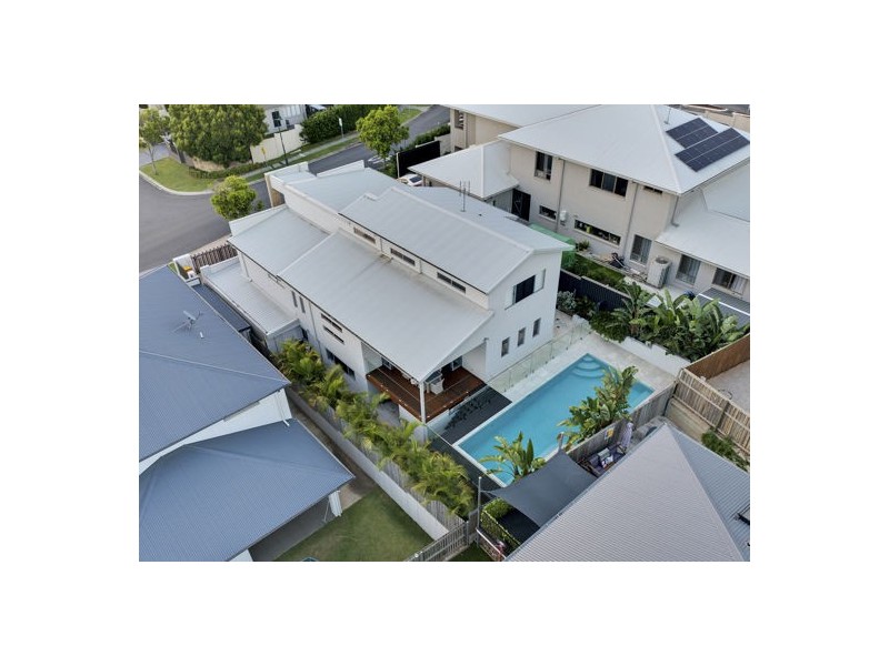 93 Amersham Crescent, Carindale QLD 4152