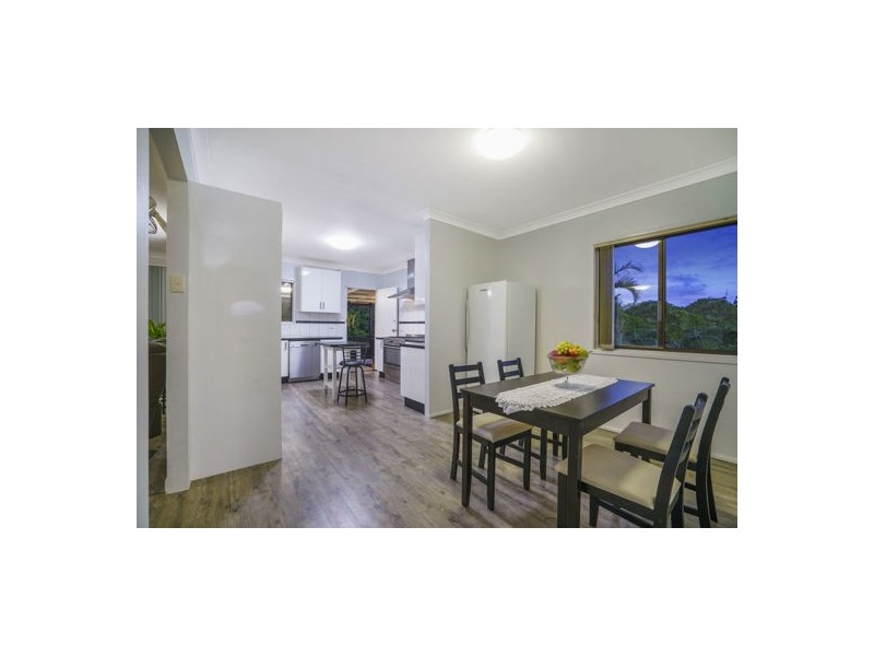 16 Vortigern Street, Carindale QLD 4152