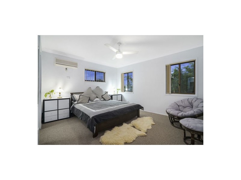 16 Vortigern Street, Carindale QLD 4152