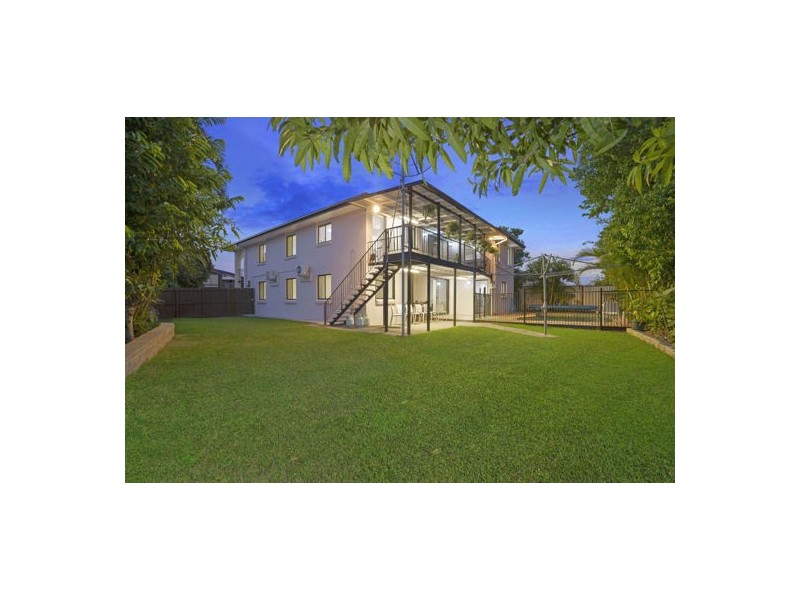 16 Vortigern Street, Carindale QLD 4152