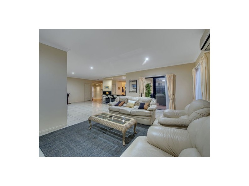 7 Crab Apple Court, Stretton QLD 4116