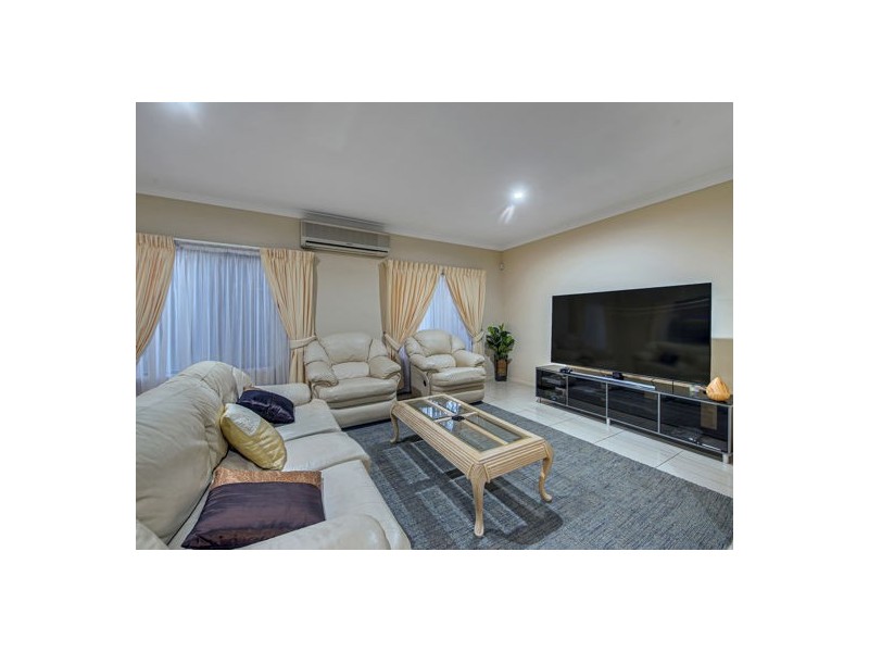 7 Crab Apple Court, Stretton QLD 4116