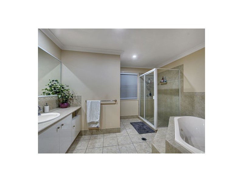 7 Crab Apple Court, Stretton QLD 4116