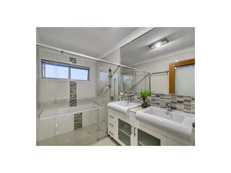 3 Hanover Street, Macgregor QLD 4109