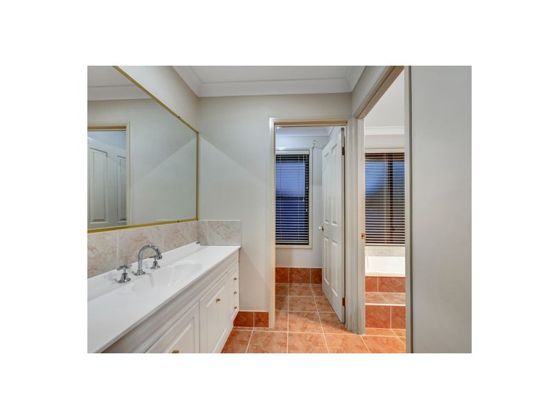 30 Silky Oak Crescent, Carindale QLD 4152