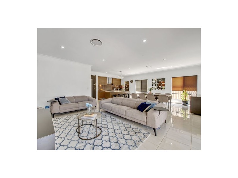 15 Hillcrest Street, Rochedale QLD 4123