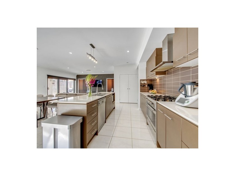 15 Hillcrest Street, Rochedale QLD 4123