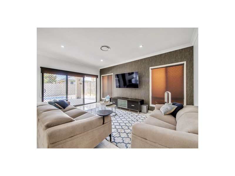 15 Hillcrest Street, Rochedale QLD 4123