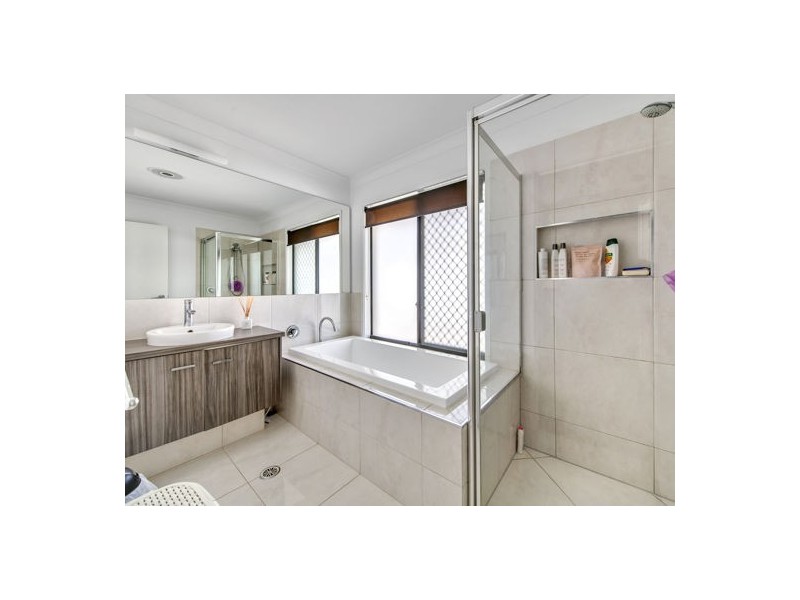 15 Hillcrest Street, Rochedale QLD 4123