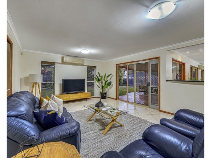 33 White Cedar Circuit, Stretton QLD 4116