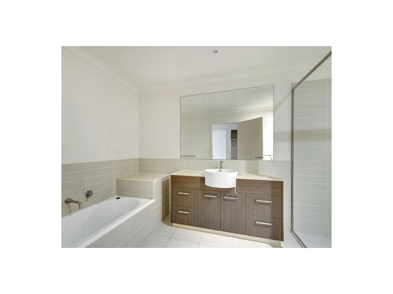 23/1 Belongil Street, Pacific Pines QLD 4211