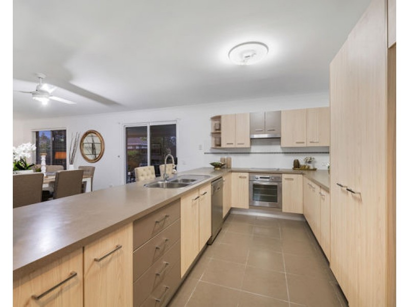 60 Mapelton Circuit, Parkinson QLD 4115