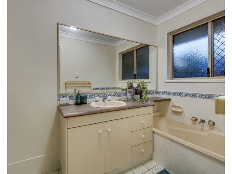 4 Drake Place, Forest Lake QLD 4078