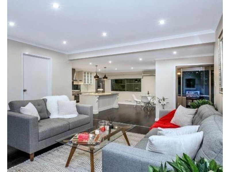 7 Stralock Street, Chapel Hill QLD 4069