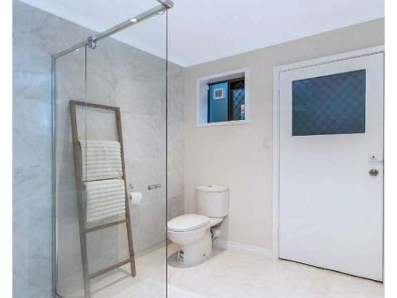 7 Stralock Street, Chapel Hill QLD 4069