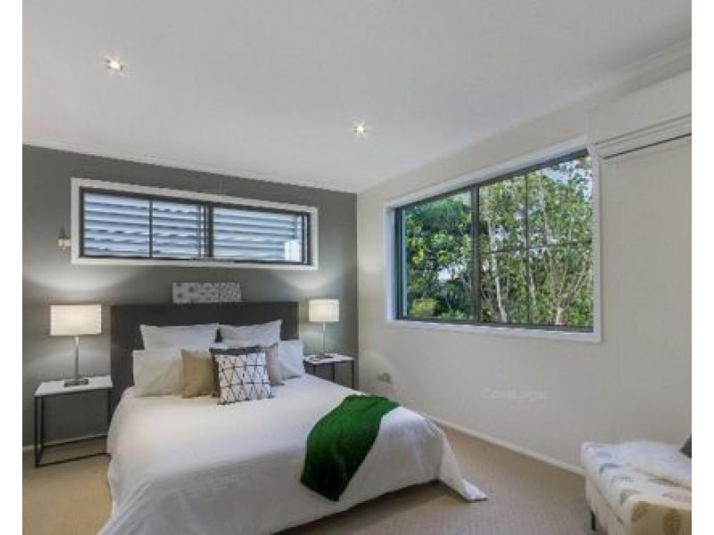 7 Stralock Street, Chapel Hill QLD 4069